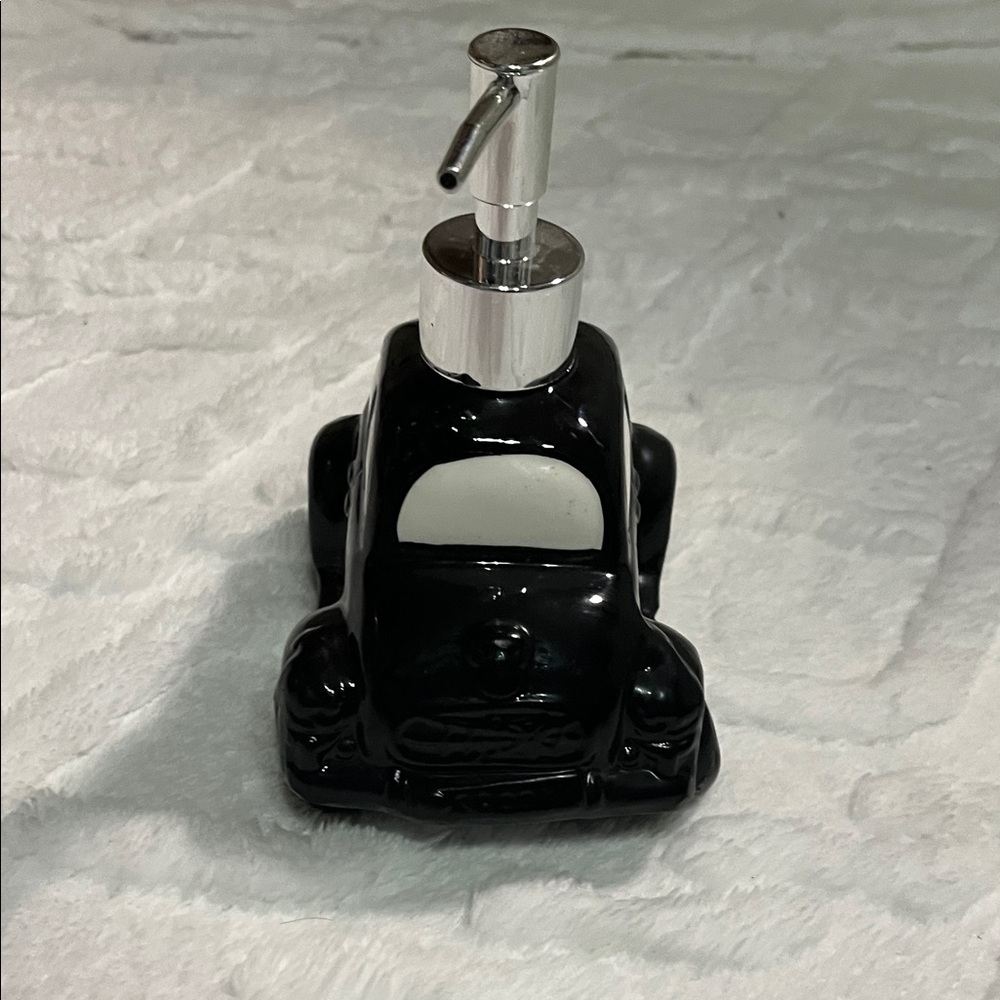 🏠HOME GOODS 🏠Black Car Shaped Soap Dispenser